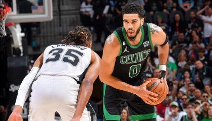 华体会APP下载-《TA》半程打分东部篇：篮网绿军获赞 猛龙令人失望