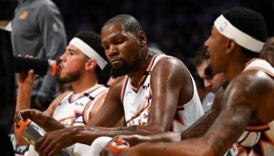 华体会官方入口-媒体人：太阳为布克换来风雪哥这惊天大礼 4中锋像被上季整PTSD了